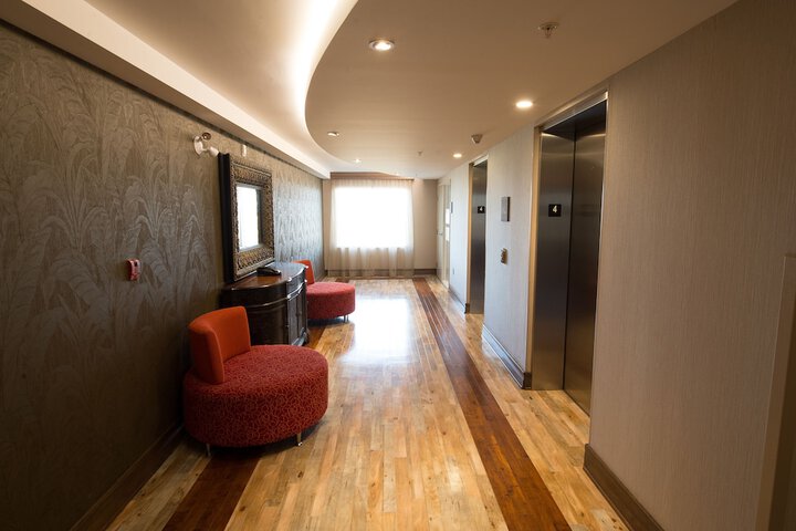 Ballroom/Hall 84 of 90