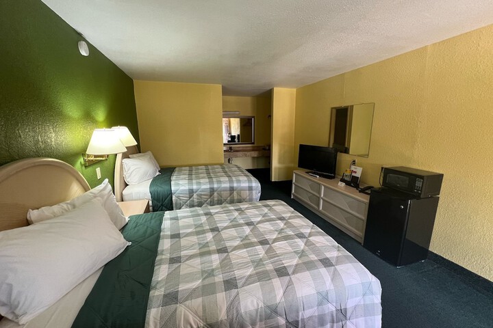 Room 14 of 16