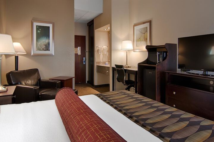 Room 10 of 16