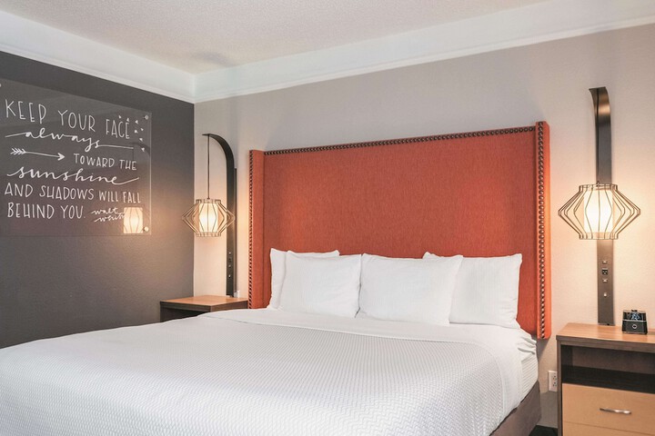 Room 43 of 65