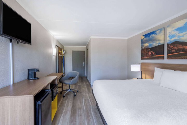 Room 12 of 34