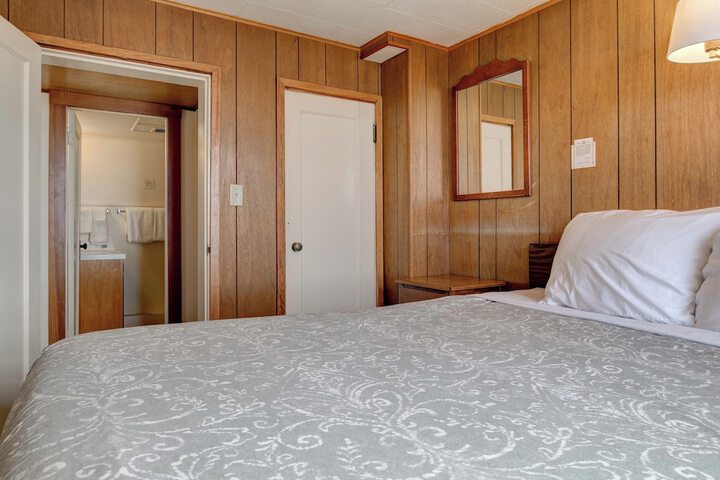 Ester Lee Oceanview Inn