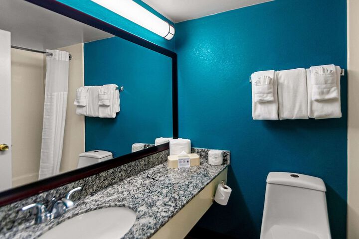 Room 4 of 17