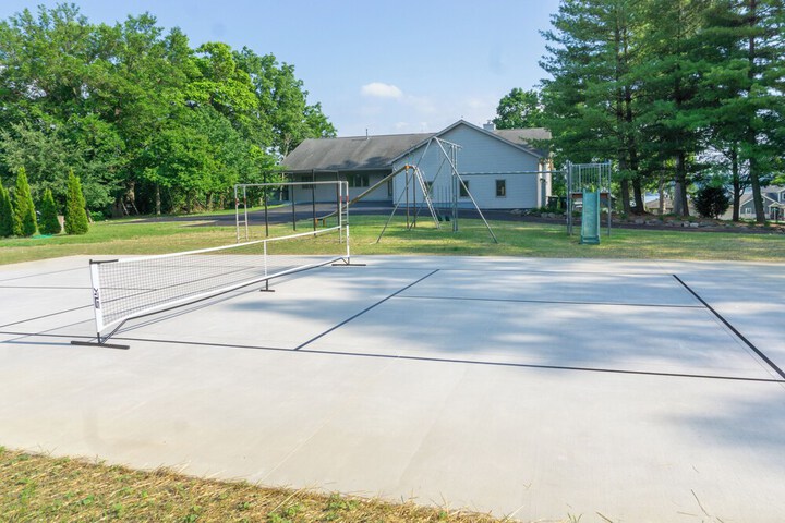 Lake Mary View: Pickleball Paradise Penthouse Unit