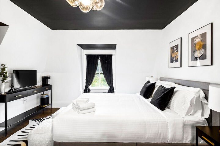 Room 44 of 46