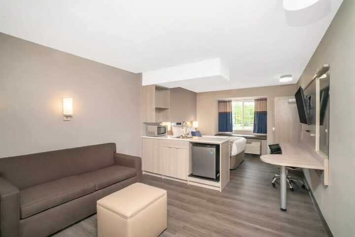 Room 9 of 18