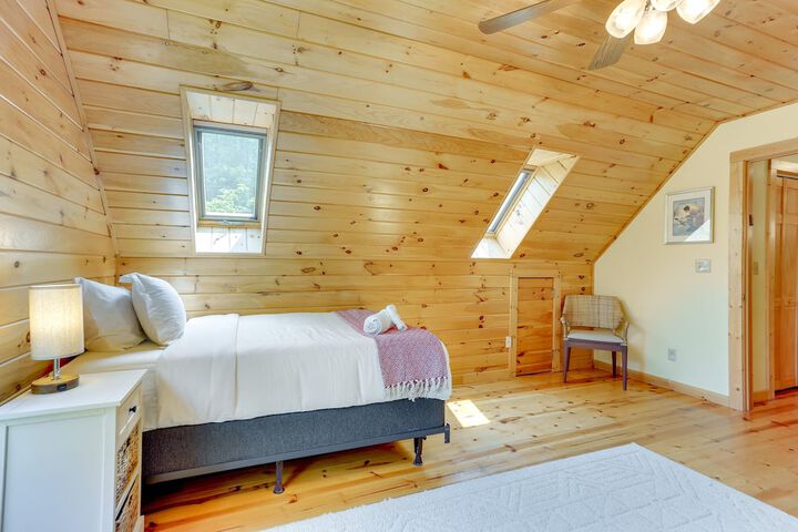Pocono Dog-Friendly Home on River