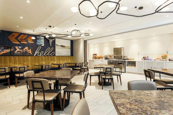 DoubleTree by Hilton Austin - University Area