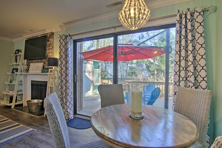 Townhome w / Outdoor Shower 1 Mile to Downtown