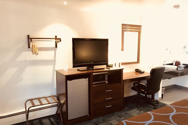 Room 28 of 33