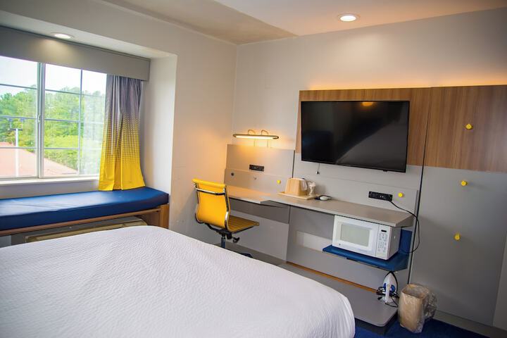 Room 17 of 30