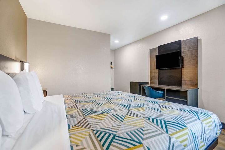 Room 10 of 29