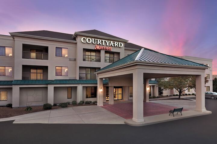 Courtyard by Marriott Topeka