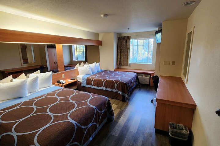 Room 4 of 17
