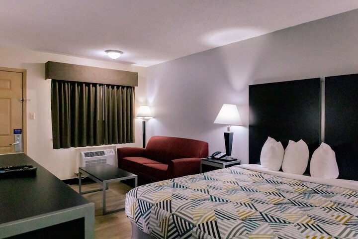 Room 13 of 21