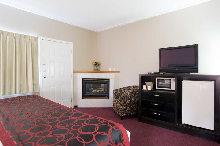 Ramada by Wyndham 100 Mile House