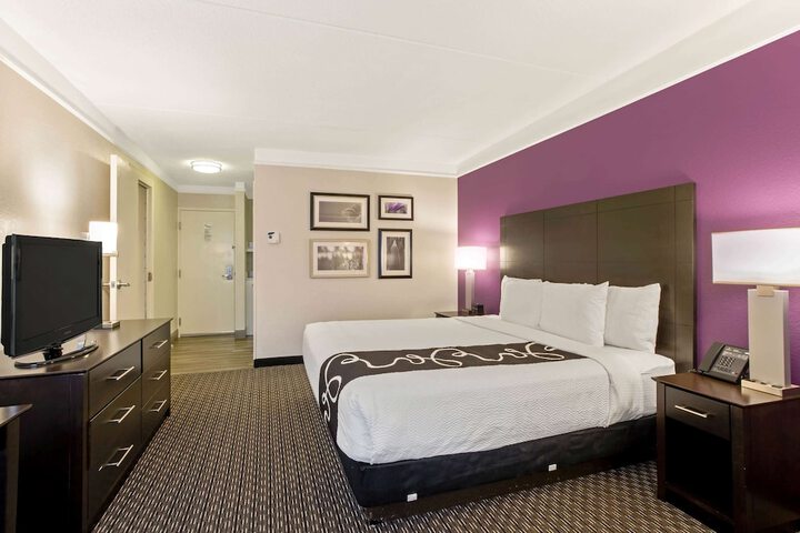 Room 17 of 27