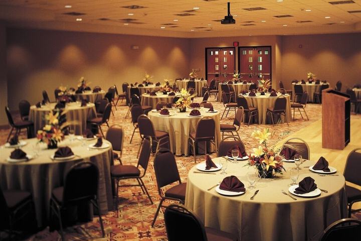 Ballroom/Hall 24 of 36