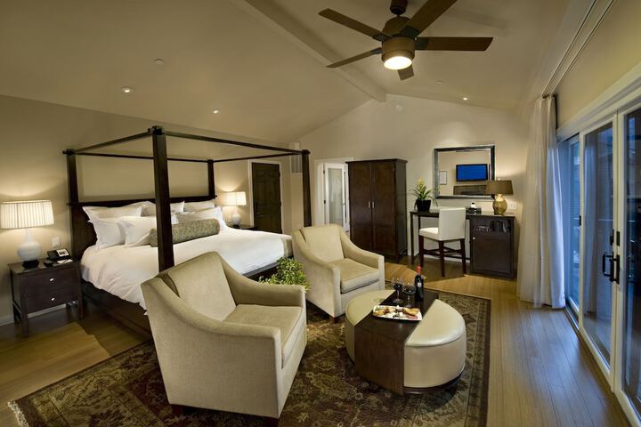 Room 102 of 191