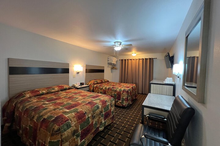 Deluxe Inn