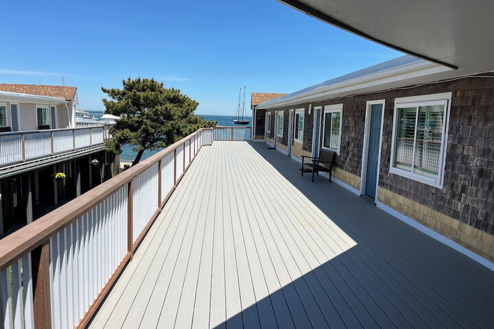 Sundeck 223 of 231