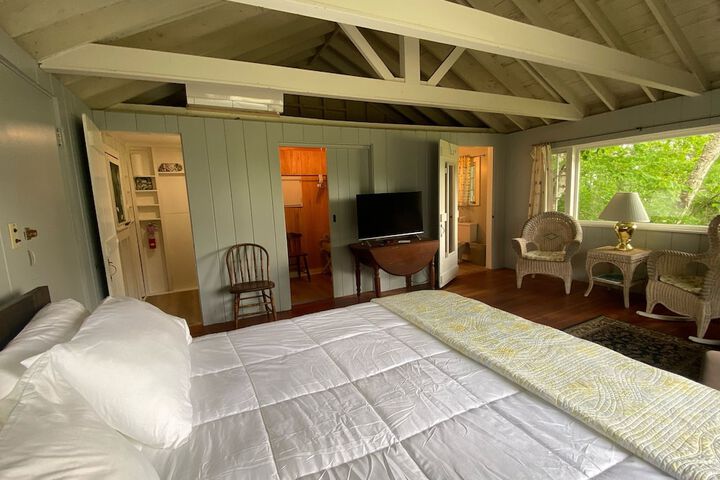 High Tide Inn