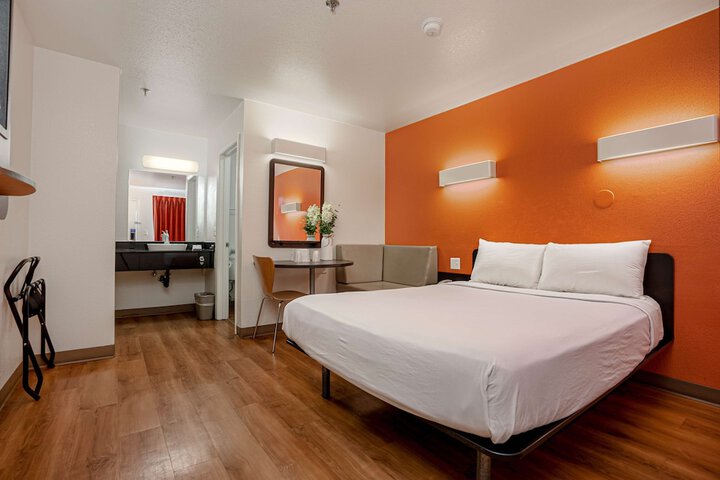 Room 32 of 42