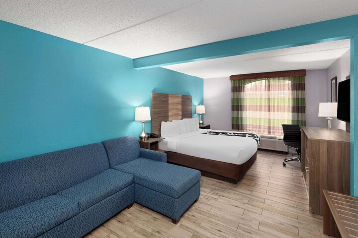 Room 33 of 47