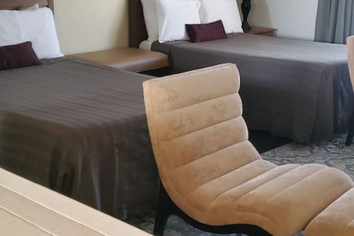 Room 19 of 38