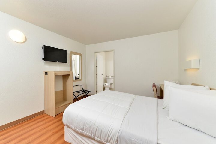 Room 15 of 23