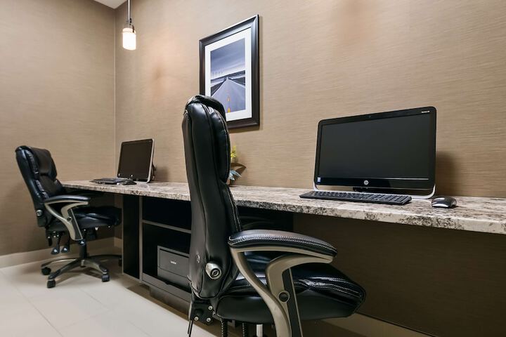 Business Center 39 of 39