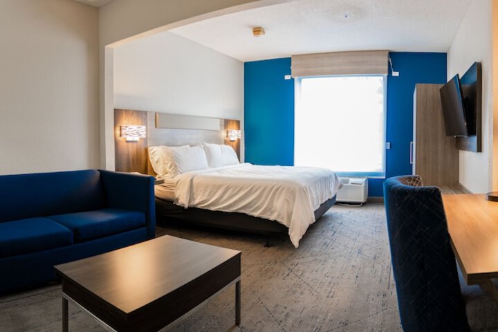 Room 14 of 36