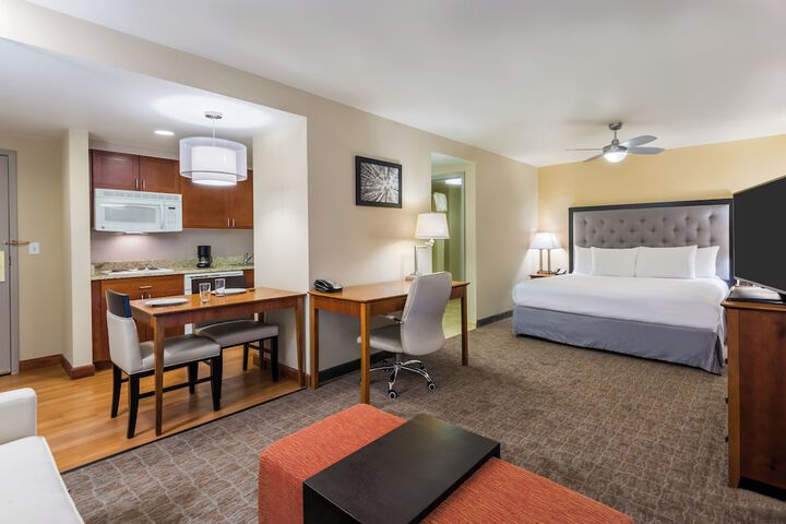 Larkspur Landing Extended Stay Suites St. Louis Riverport - Airport West