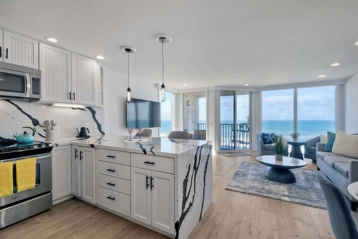 Solana Sunset Stunning Beachside Retreat for 4!