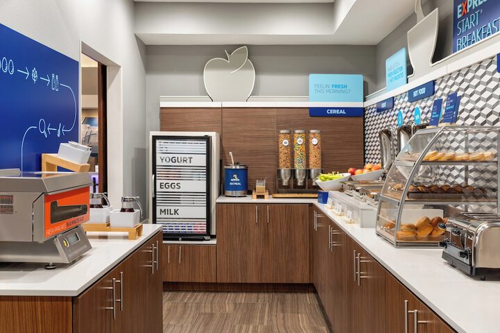 Holiday Inn Express Hotel & Suites Edmond by IHG