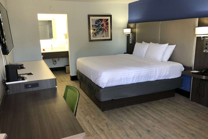Room 16 of 28