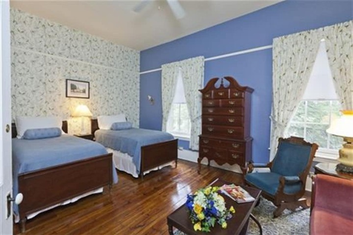 Room 11 of 37