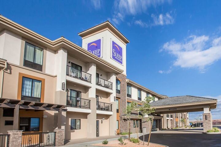 Hotel 4 of 61