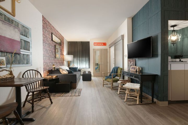 Room 21 of 35