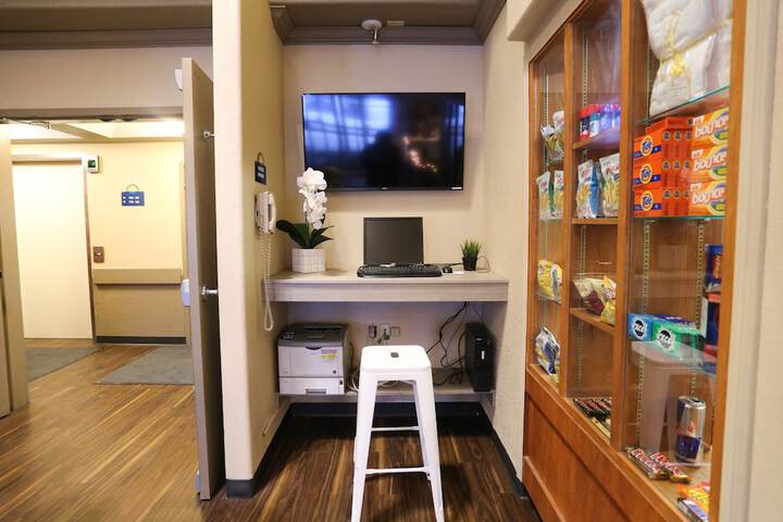 Business Center 80 of 80