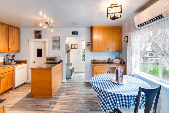 blackberry Cottage w / Yard Near Westport & Beach