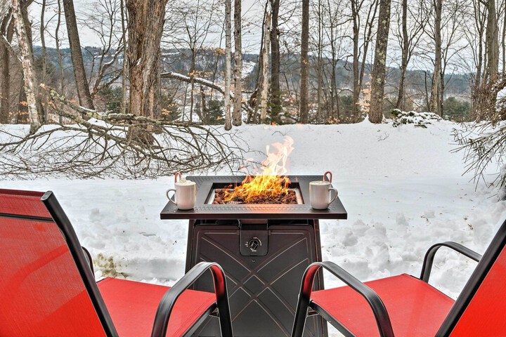 Hartford Escape w / Fire Pit 3 Mi to Ski & Golf!