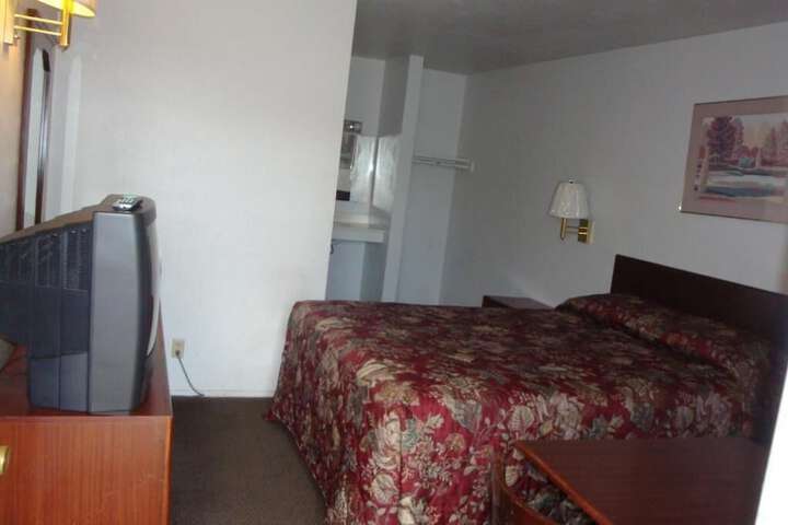 Room 9 of 18