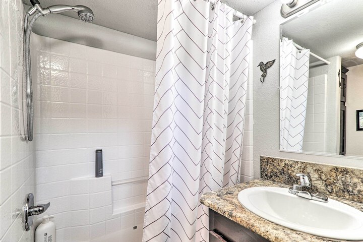 Eureka Tiny Home w / Hot Tub & Community Beach!