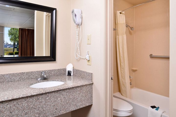 Room 12 of 16