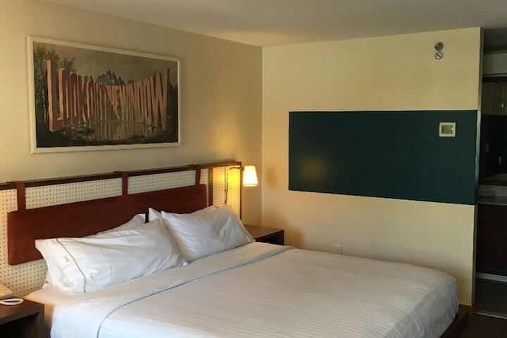 Room 13 of 30
