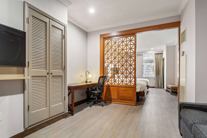 Room 11 of 24
