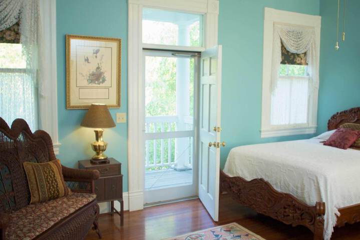 Lookaway Inn