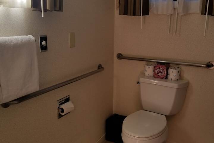 Room 18 of 34