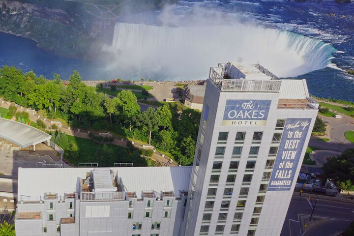 Oakes Hotel Overlooking the Falls